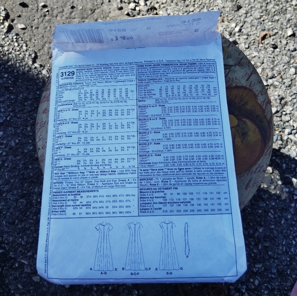 McCall's Sewing Pattern 3129 Women's Petite Dress Dresses Sizes 8-10 Uncut - Picture 2 of 2